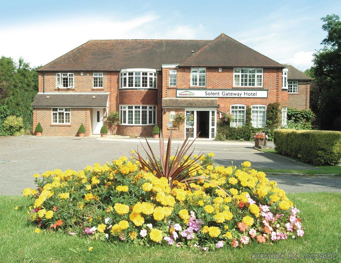 Travelrest Fareham Solent Gateway Hotel Exterior photo