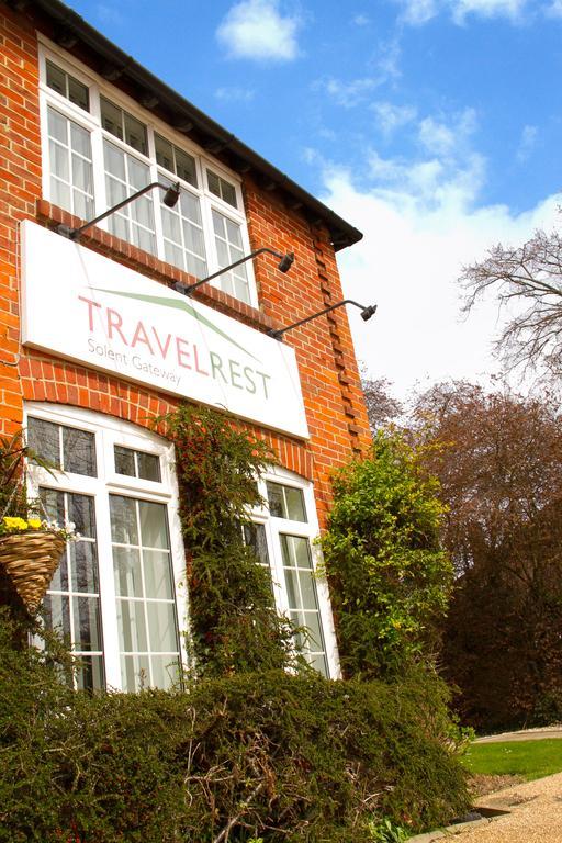 Travelrest Fareham Solent Gateway Hotel Exterior photo